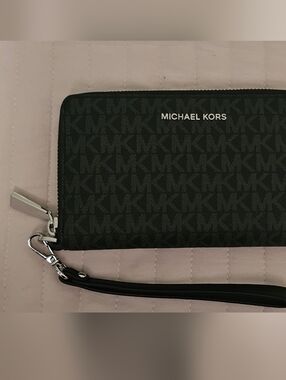 Michael Kors Black Logo Jet Set Phone Wristlet